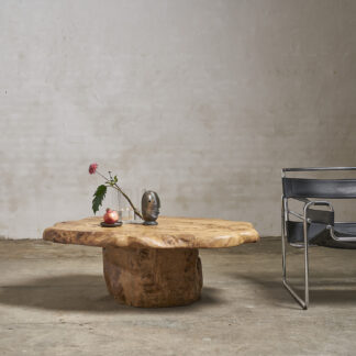 Table basse en orme forme libre coupe d'arbre