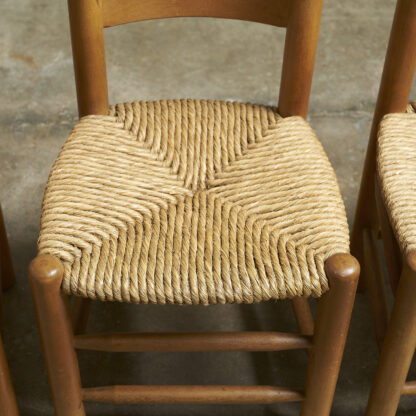 Suite de 4 chaises paillées, vers 1950. pieds rondins et assises paillées