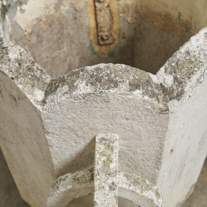 2 étonnants pots de jardin en béton  à decor d’anneaux