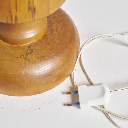 Pied de lampe en bois tourné, Suède vers 1970.