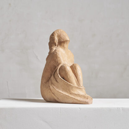 Epreuve d’artiste en terre cuite patinée. Femme nue enveloppée d’un drap.