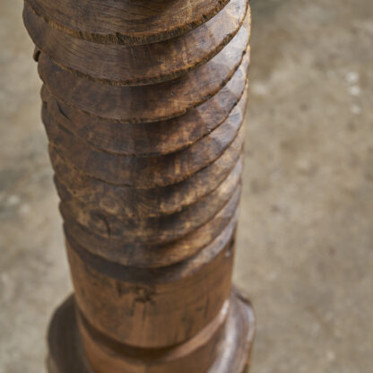 Colonne totem Ancienne vis de pressoir