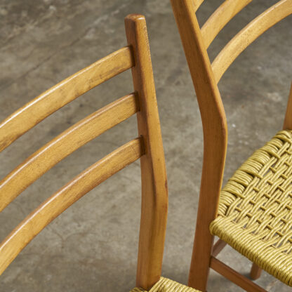 Dans le goût d'Otto Gerdau, paire de chaises aux assises tressées. Italie, vers 1970