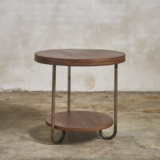 Table d’appoint moderniste