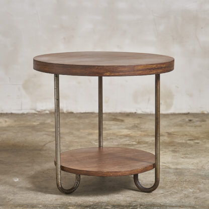 Table d’appoint moderniste