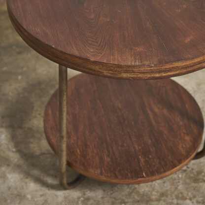 Table d’appoint moderniste