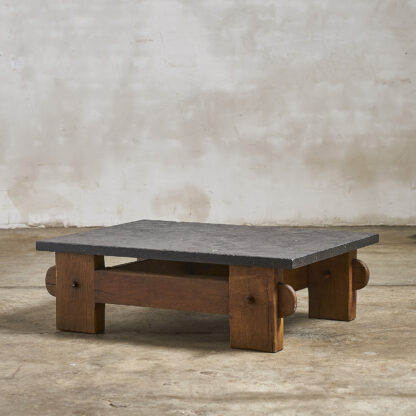 table basse brutaliste