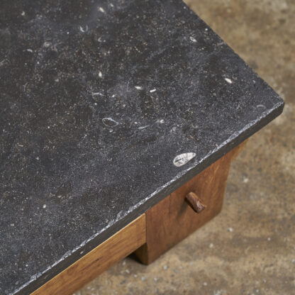 table basse brutaliste